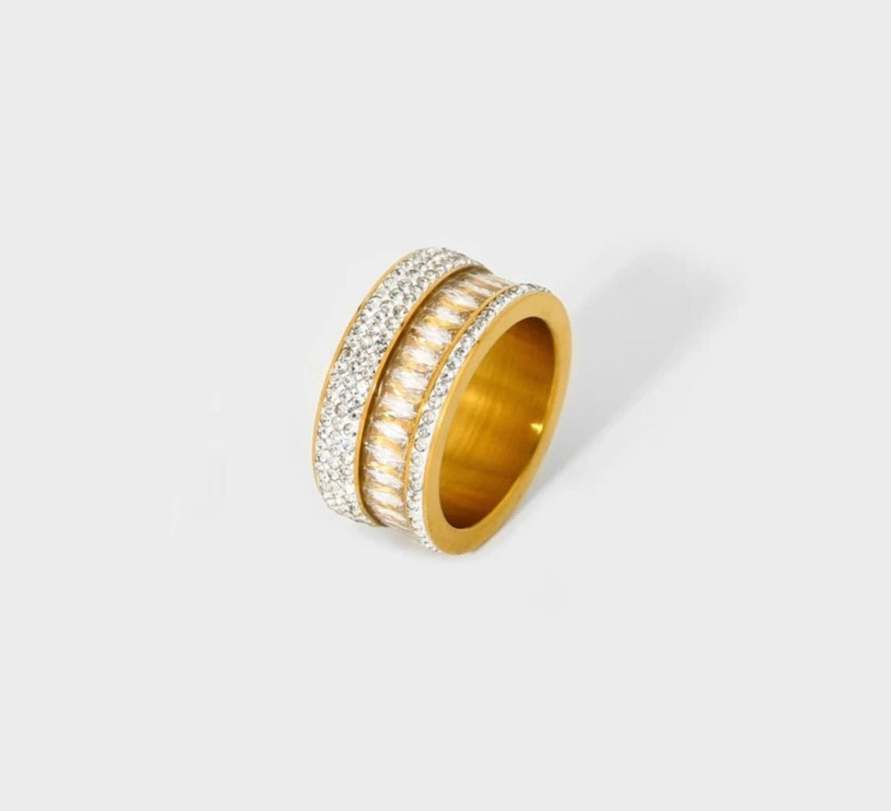 Royal zircon Ring