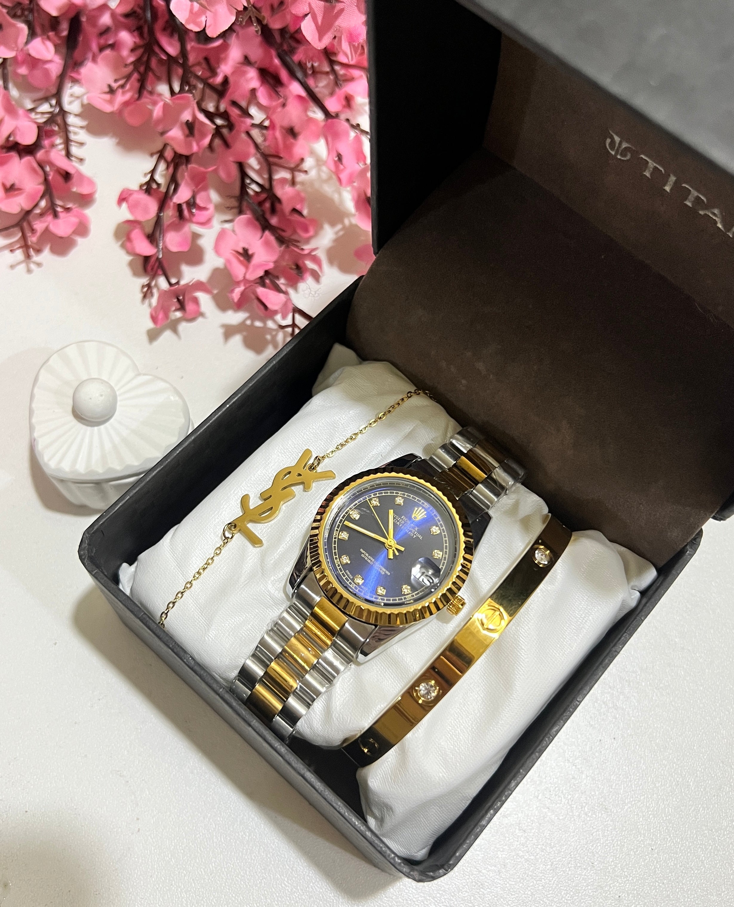 Three pieces Blue Royal set